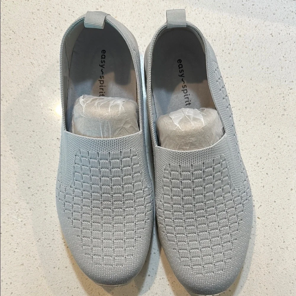 NWT- EASY SPIRIT 7.5 W Gray Slip-On Sneakers .